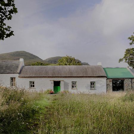 Secluded Thatched Cottage, Near Beaches & Hill Walking Rashenny エクステリア 写真