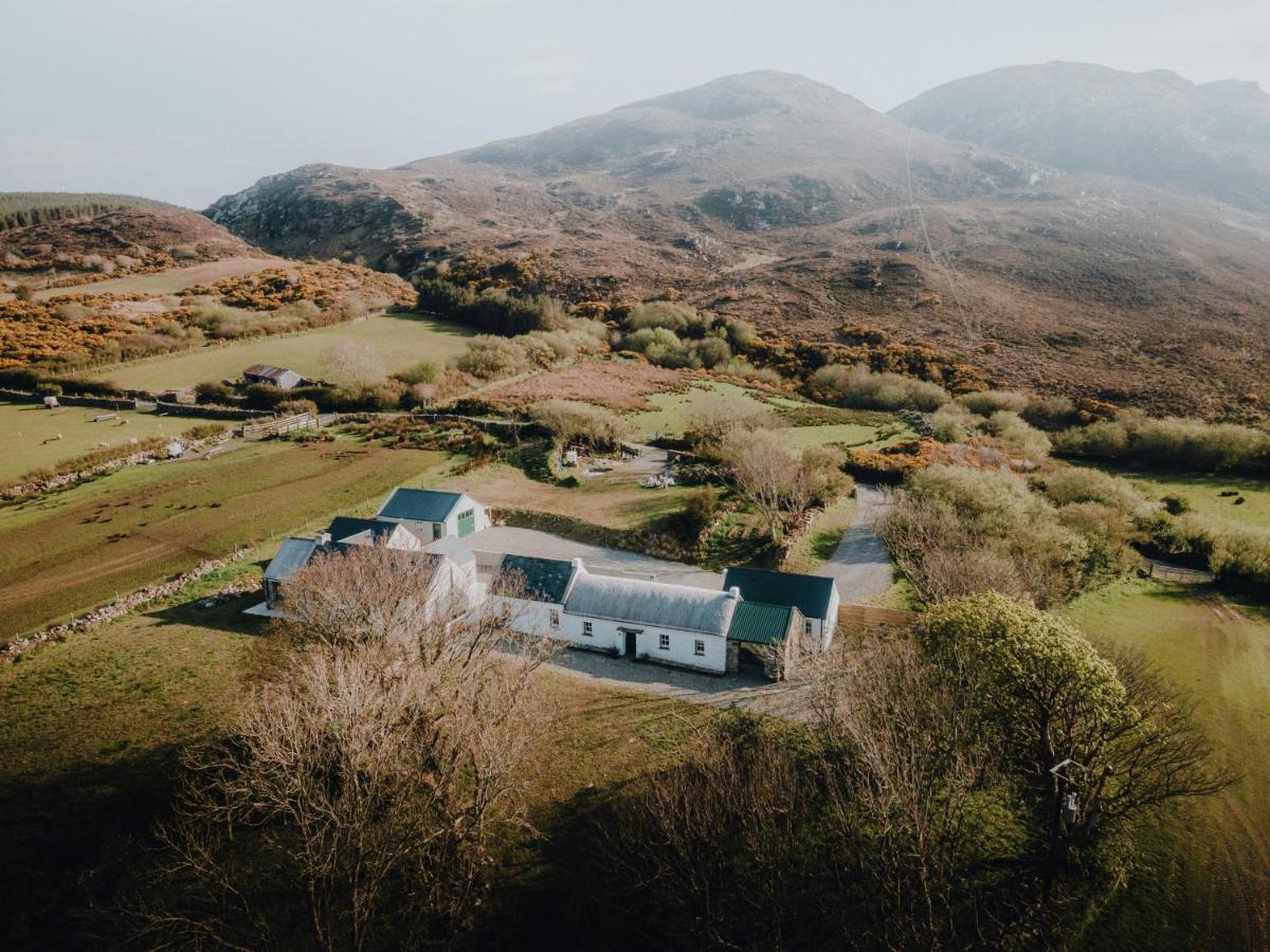 Secluded Thatched Cottage, Near Beaches & Hill Walking Rashenny エクステリア 写真