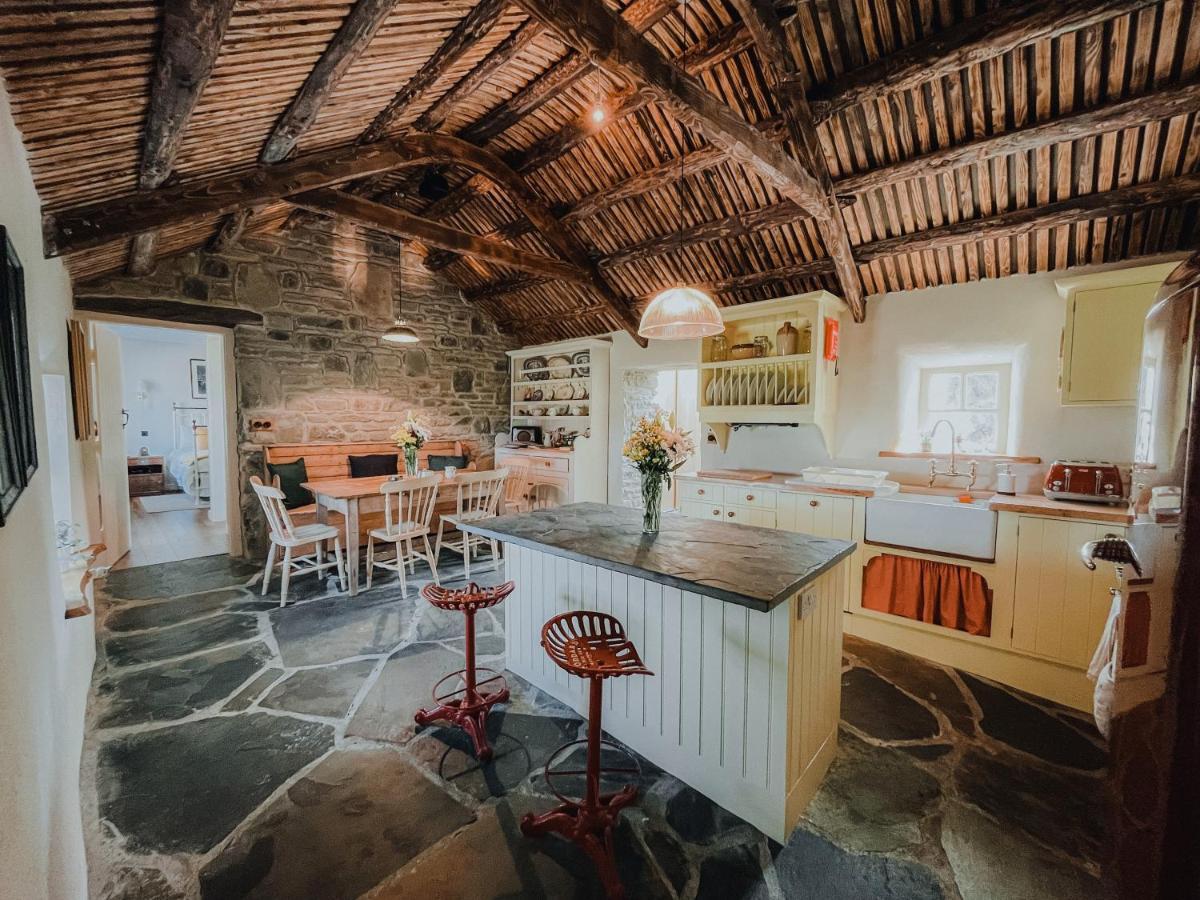 Secluded Thatched Cottage, Near Beaches & Hill Walking Rashenny エクステリア 写真