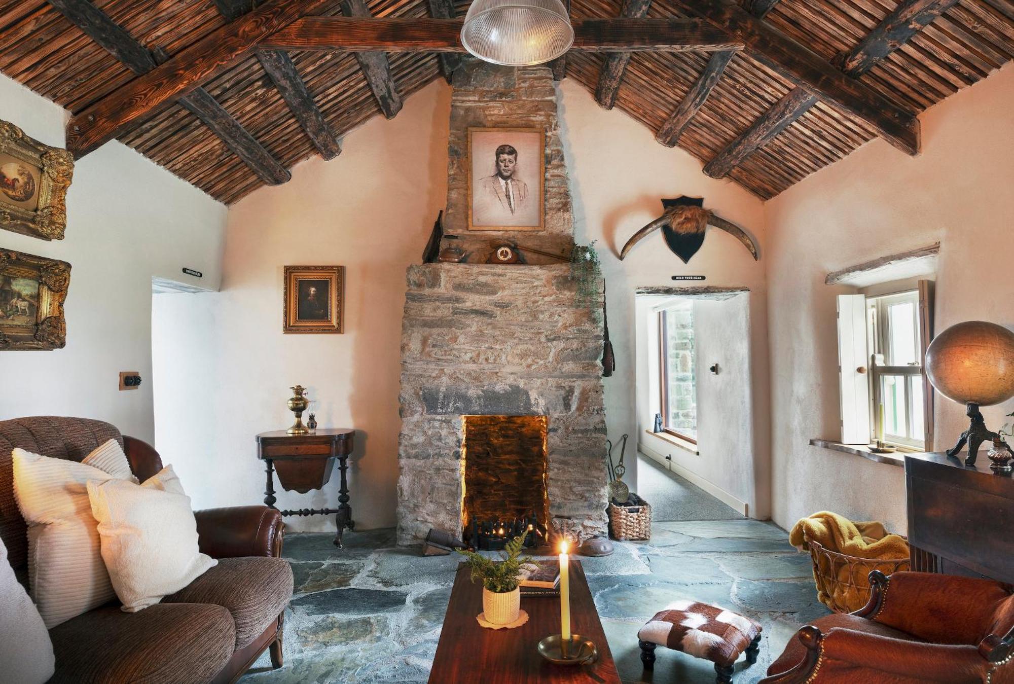 Secluded Thatched Cottage, Near Beaches & Hill Walking Rashenny エクステリア 写真